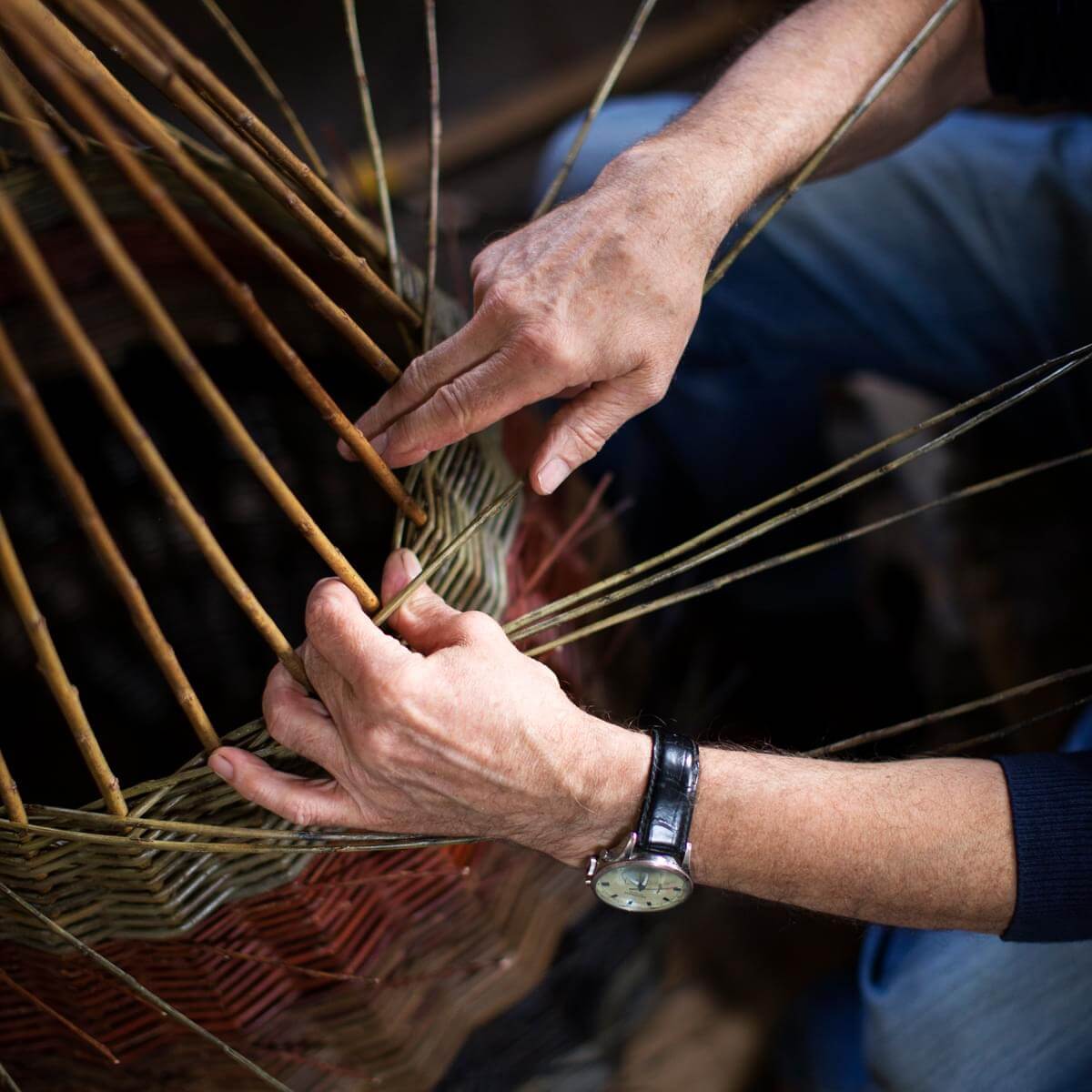 https://www.dcci.ie/wp-content/uploads/2023/04/Joe-Hogan_Design-Island_daa_Basketry_Joe-Hogan-Baskets_Joe-Hogan_making_4_PR-Medium.jpg