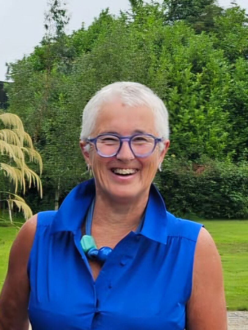Buail le Lynda Deverell